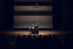 「＜ライブレポート＞上妻宏光がソロデビュー25周年ツアー東京公演で魅せた三味線の真髄　浅野祥＆チョン・ジェイルと共演」