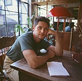 「ナイル・ホーラン、ニューAL『ディナー・パーティー』より偶然の出会いを描いたタイトル曲公開」1枚目/2