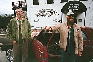 「ザ・ブラック・キーズ、思わず踊りたくなるジャジーな新曲「Where There's Smoke, There's Fire」公開」