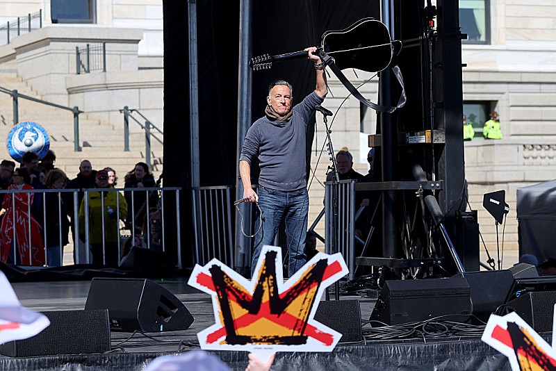 ブルース・スプリングスティーン、【ノー・キングス】集会で「Streets of Minneapolis」を披露