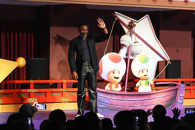 「ドナルド・グローヴァー、チャイルディッシュ・ガンビーノ復活の可能性についてコメント「音楽を作ることは今でも本当に大好き」」1枚目/1