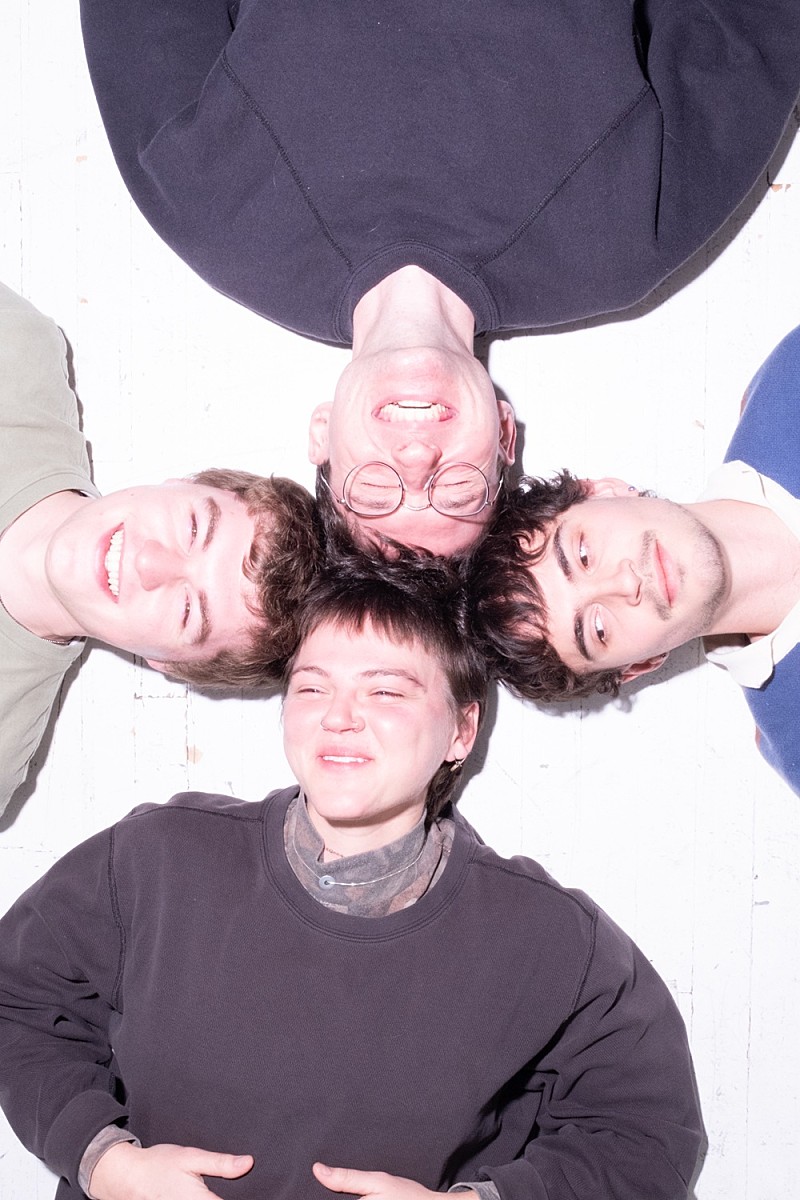 「フリコ、新曲「Still Around」公開」1枚目/2