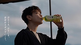 「宇多田ヒカル、佐藤健が出演「綾鷹」新CMに新曲「パッパパラダイス」起用＆ラジオで音源フル尺OAも」