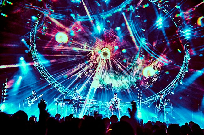 「＜ライブレポート＞マカロニえんぴつが観客と紡いだ、熱に満ちた一夜――全国ホールツアー東京公演」1枚目/16