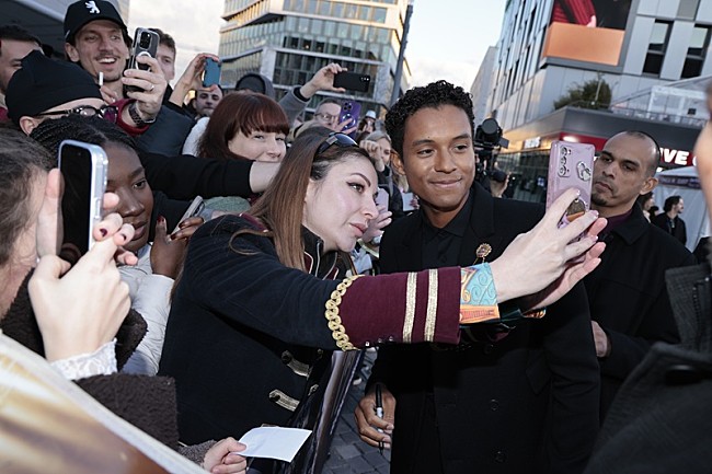 「ジャファー・ジャクソン
(R), TM &amp; (C) 2026 Lions Gate Entertainment Inc. All Rights Reserved.」7枚目/13