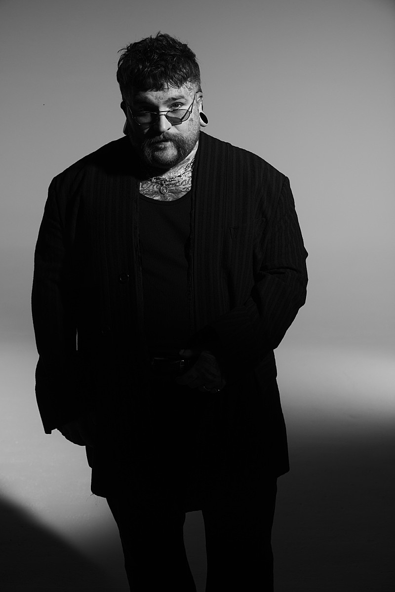 「テディ・スウィムズ、恋愛における痛みを描いた「Mr. Know It All」公開」1枚目/2