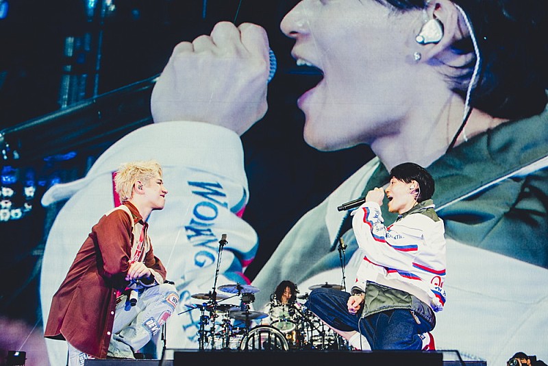 ＜ライブレポート＞ONE OK ROCKがUVERworldと果たした16年越しの約束　スタジアムで繰り広げる絶対王者2組のガチンコ勝負