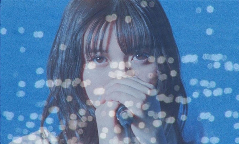 「adieu（上白石萌歌）、EP『adieu 5』より「ブルーアワー」MV公開＆「泣いてしまいそう」先行配信へ」1枚目/6