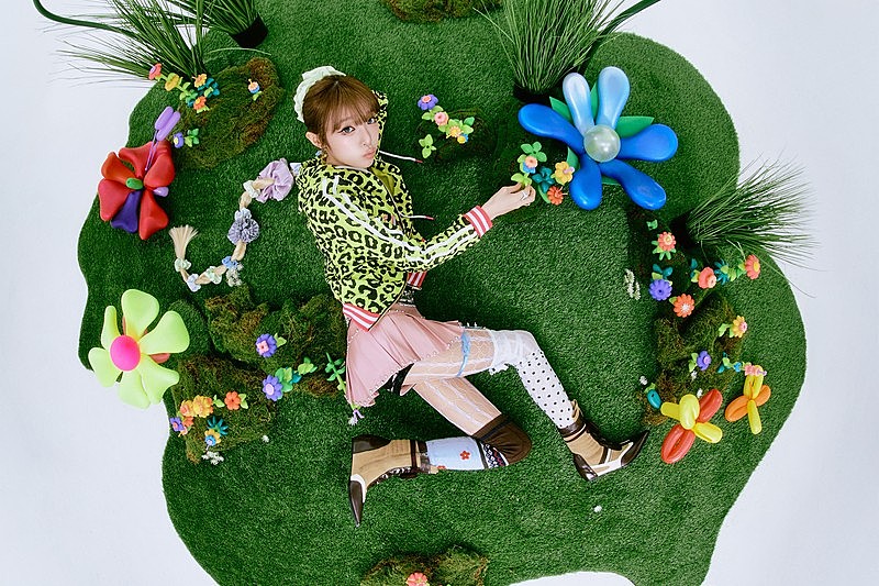 「YENA、TVアニメ「DIGIMON BEATBREAK」EDテーマ曲含むSG『ミラミラ / STAR! (feat. Hatsune Miku)』リリース決定」1枚目/1