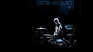 「AA=、最新ライブ映像作品『TOUR #7』より「BLUE &amp; YELLOW」公開」