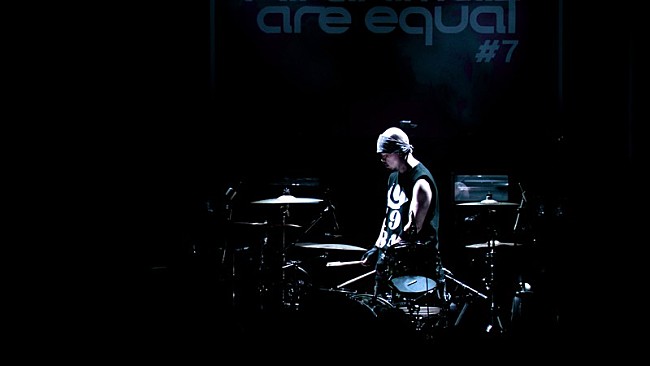 「AA=、最新ライブ映像作品『TOUR #7』より「BLUE &amp; YELLOW」公開」1枚目/3