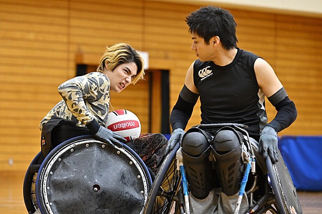 「　日曜劇場「ＧＩＦＴ」「“車いすラグビ－版スラムダンク”と言ってもいいと思う」「一番星＝涼（山田裕貴）と褐色矮星＝圭二郎（本田響矢）の出会いと対決に見入った」」1枚目/1