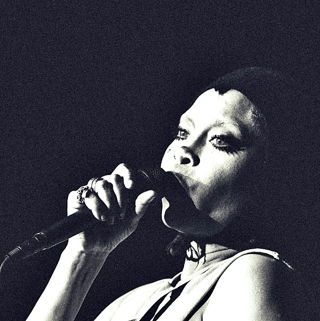 「エリカ・バドゥ、ビルボードライブ公演決定＆【SOUL CAMP 2026】にヘッドライナー出演」1枚目/3