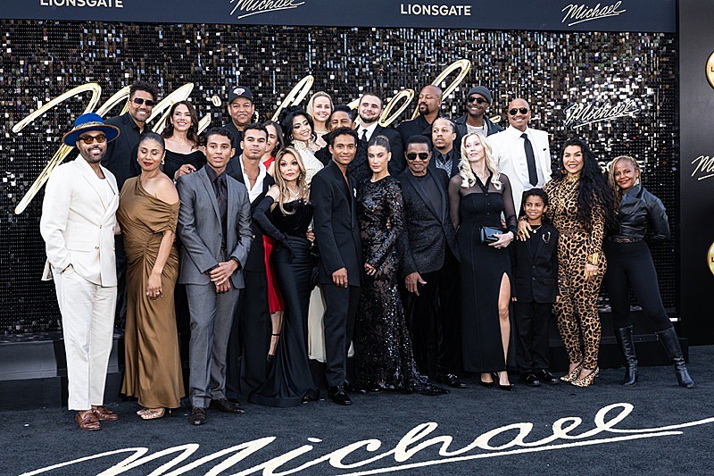 「映画『Michael／マイケル』、ジャクソン一家も姿を見せたLAプレミアのレポート到着＆最終トレーラー解禁」1枚目/8