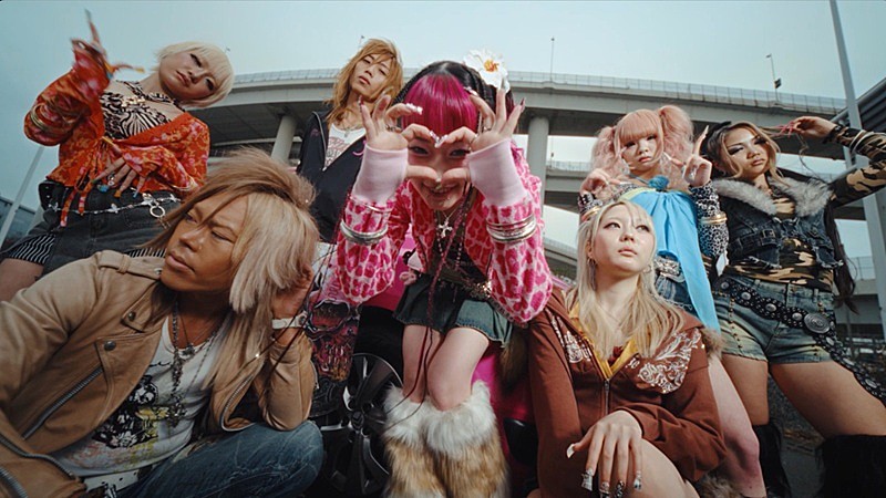 「水曜日のカンパネラ、平成ギャル姿の詩羽が古代ローマの英雄とカーチェイス「スキピオ」MV公開」1枚目/5