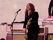 「フー・ファイターズ、『SNL UK』で「Caught in the Echo」と「Child Actor」をライブ初披露」1枚目/1