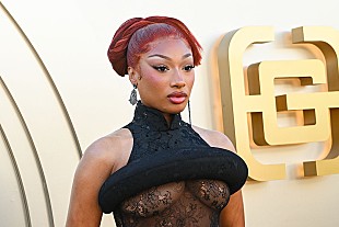 「ミーガン・ザ・スタリオン、自身の財団がNPOと提携し高齢者の住宅修繕を実施「愛を示し、安心を届ける」」
