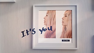 「AI、ベストツアーのオフショット使用「It's You」リリックビデオ公開」