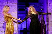 「【メット・ガラ2026】サブリナ・カーペンター、スティーヴィー・ニックスとの共演を振り返る「たくさんのものが癒やされた！」」1枚目/1