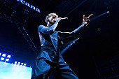 「mgk、スリップノットのコリィ・テイラーとの確執について語る「殴られたから殴り返した」」1枚目/1