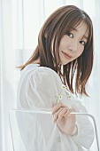 「柏木由紀、ニューシングル『シアワセ記念日』アートワーク＆自身作詞カップリング曲のタイトル公開」1枚目/3