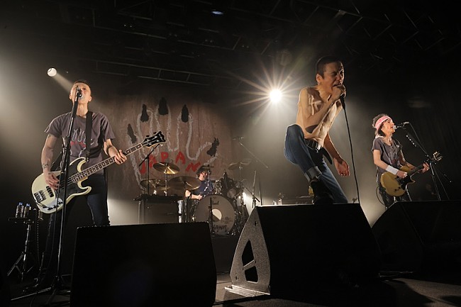 「ザ・クロマニヨンズ、47都道府県ツアー完遂　7月には同ツアーのライブアルバム発売」1枚目/3