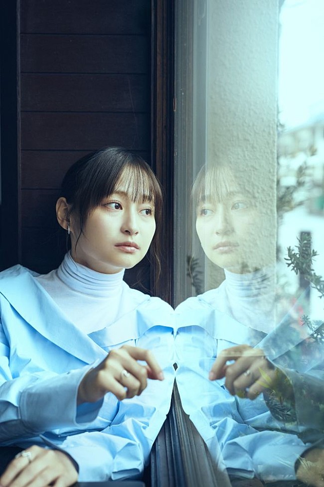 「影山優佳、初のエッセイ集『影まで愛して』7/30発売決定」1枚目/1