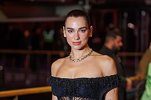 「デュア・リパ、肖像権の侵害などを理由にサムスンに対し約23億円の損害賠償を求める」
