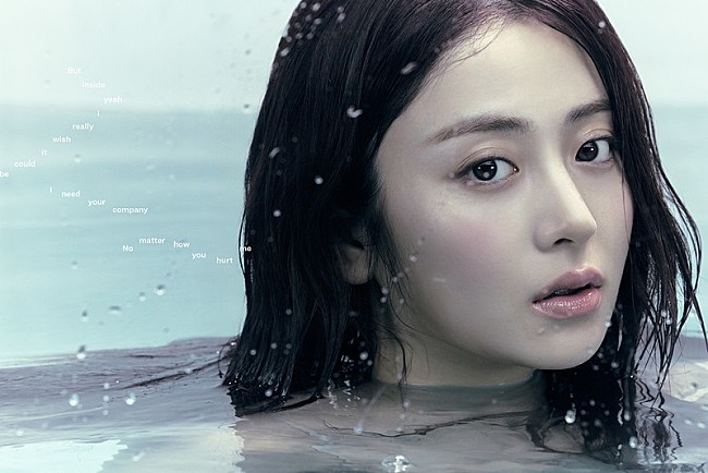 「HUH YUNJIN」4枚目/6