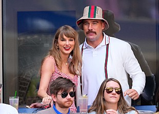「トラヴィス・ケルシー、テイラー・スウィフトとの海外旅行の詳細を語る「ロンドンは楽しい」」