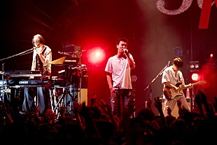 「＜ライブレポート＞Suchmos　6年越しの対バンツアー開幕　楽屋で決めたサプライズにオーディエンス歓喜」