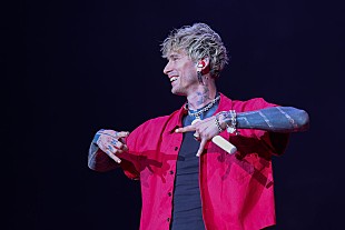 「mgk、ウィズ・カリファとのコラボAL『Blog Era Boyz』リリース決定＆「everything tatted」先行配信」