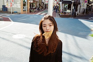 にしな「にしな、映画『モブ子の恋』主題歌「クローバー」配信リリース決定」