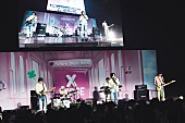 「＜レポート＞日韓合同バンドhrtz.wav、唯一無二の個性を発揮した【KCON JAPAN 2026】初ステージ」1枚目/14