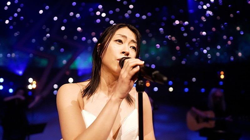 「宇多田ヒカル、『CDTVライブ！ライブ！』での「Flavor Of Life-Ballad Version」パフォーマンス映像を公開」1枚目/2