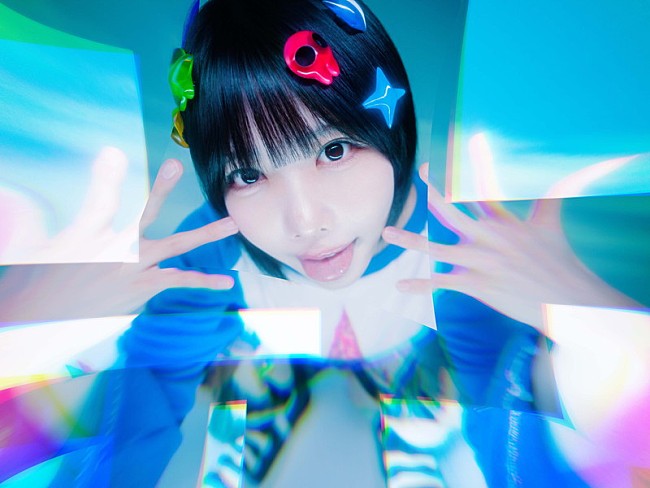 「ano、『新劇場版☆ケロロ軍曹』主題歌＆粗品と歌唱するOP曲を配信リリース」1枚目/3